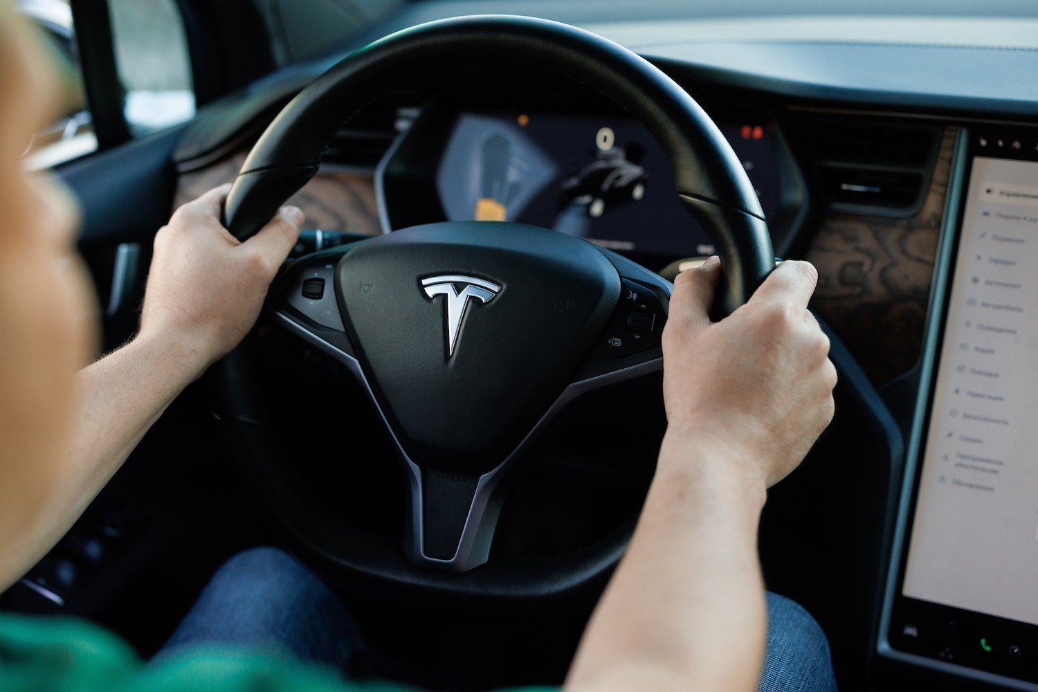 Hands on a Tesla steering wheel