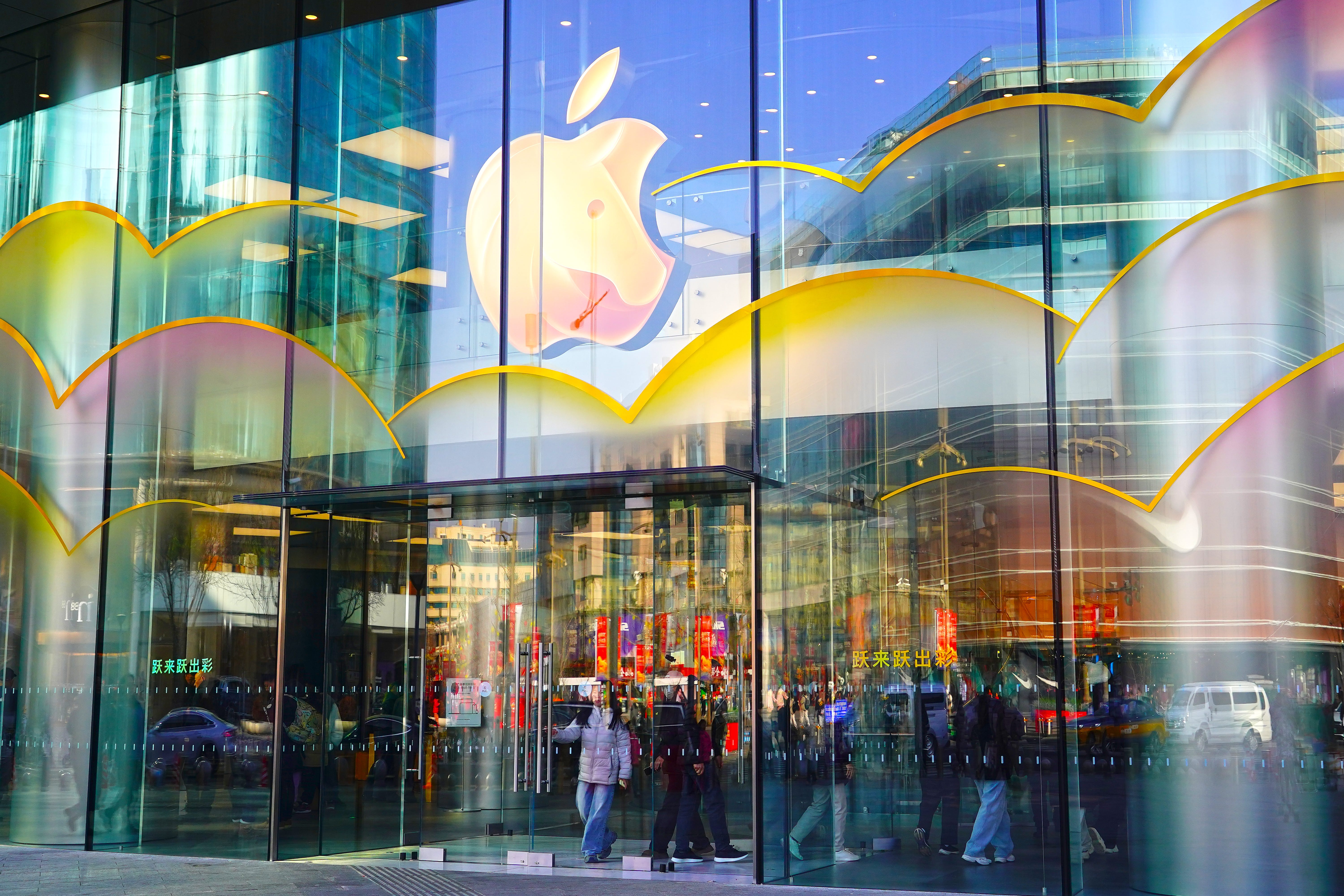 Apple logo shows new look with horse motif at an Apple store